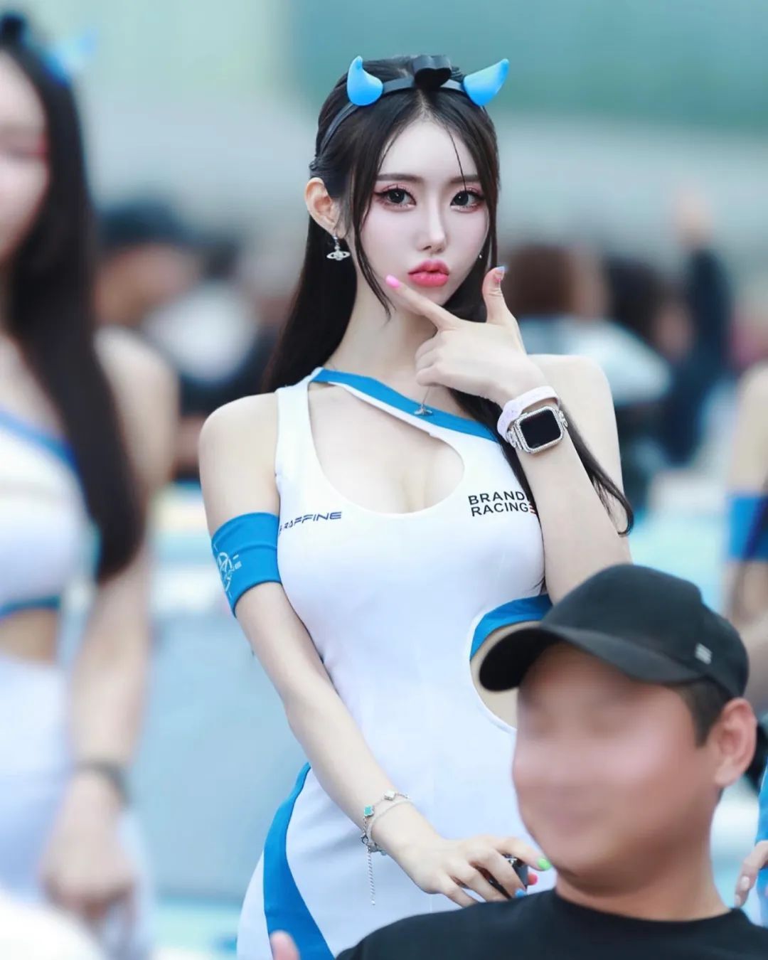 韩国车模do.vely，御姐脸漫画身材的妖艳芭比