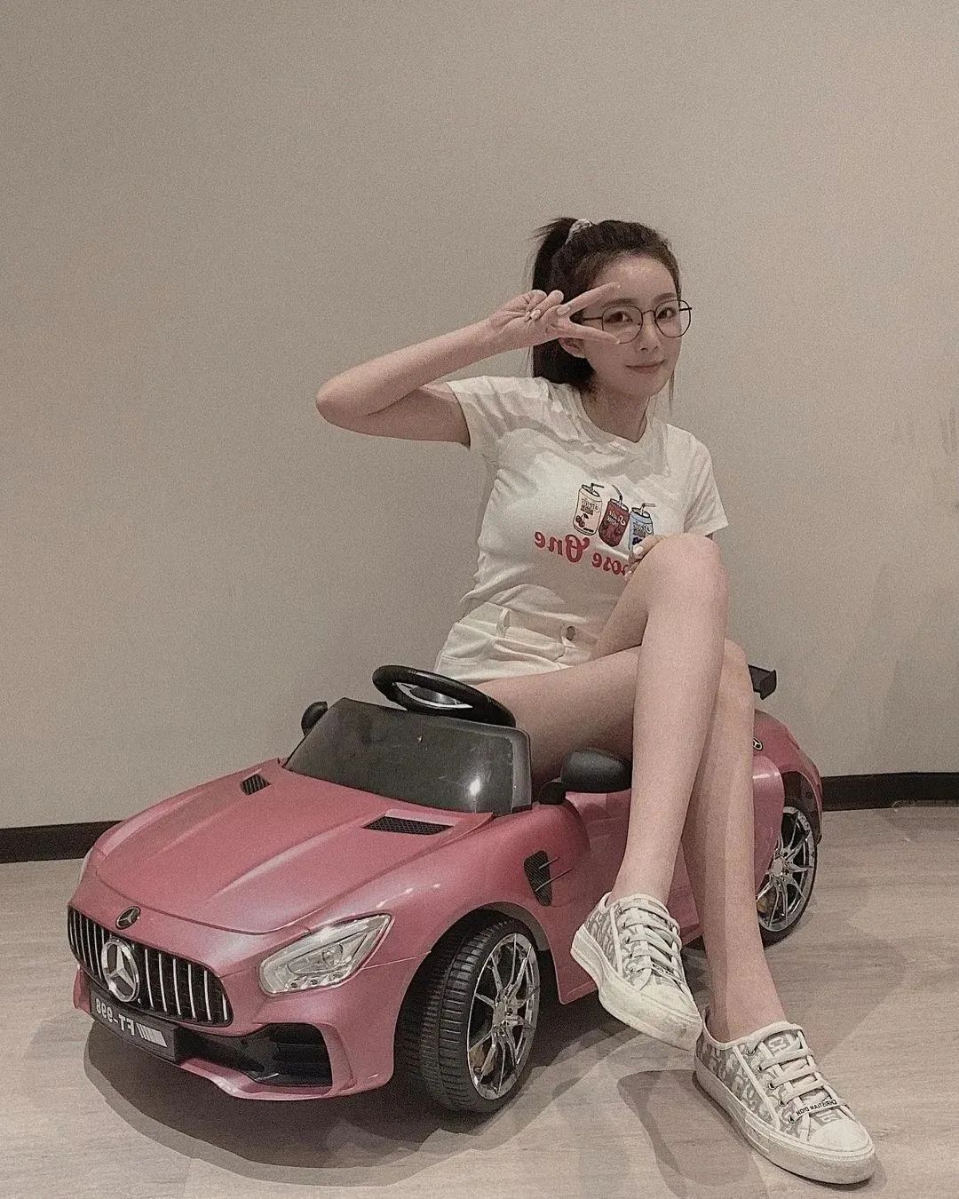 [仙女集]台湾网红，风格大胆，敢穿敢秀
