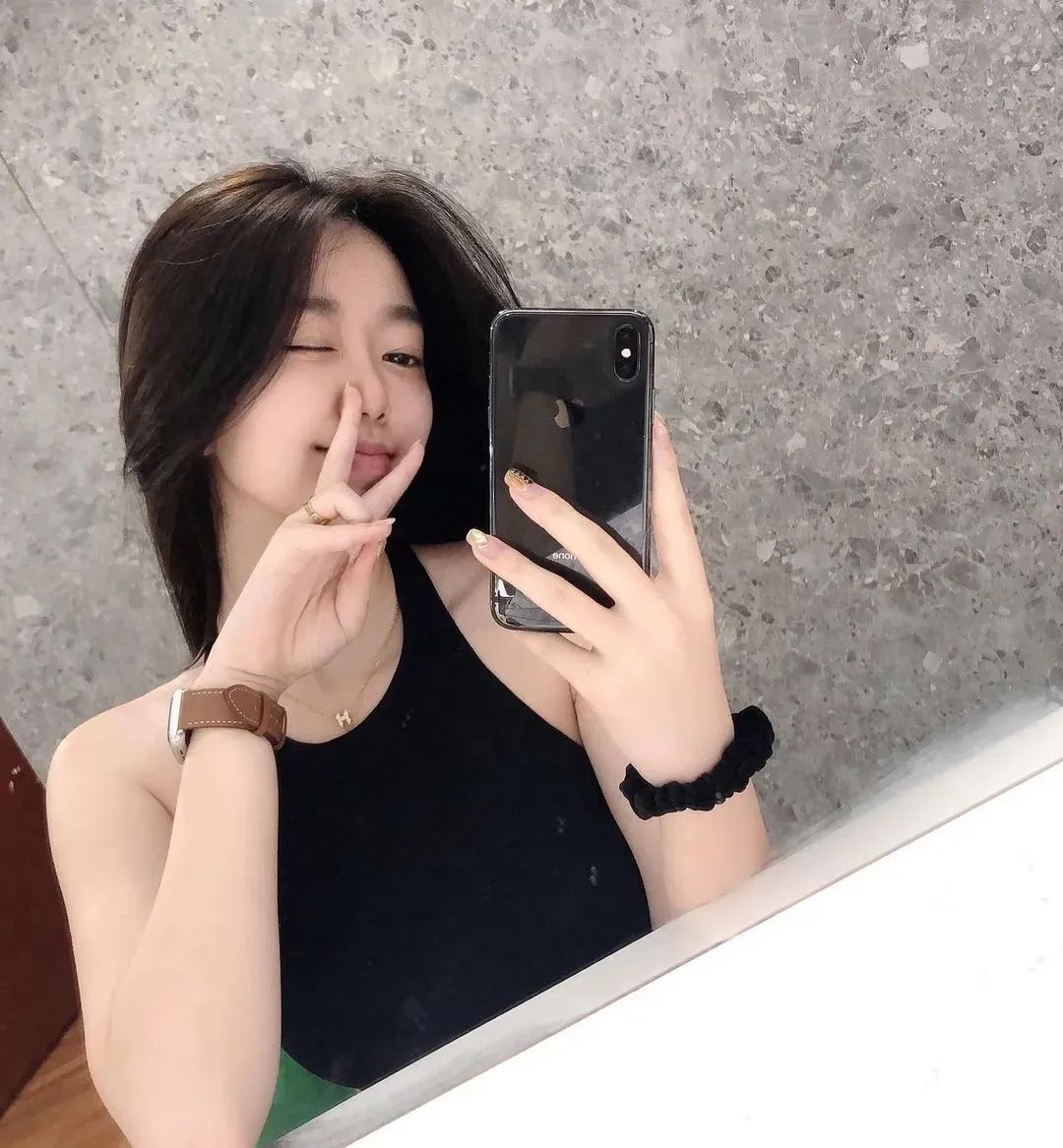 [仙女集]柳腰年纪好邵华，春盎双峰玉有芽