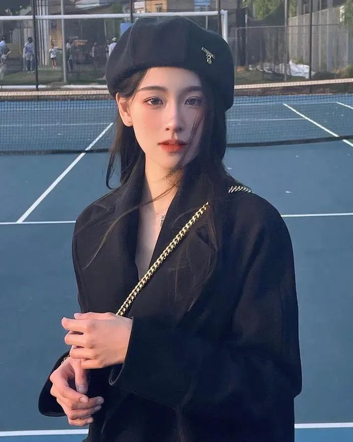 [仙女集]秀色掩今古，荷花羞玉颜