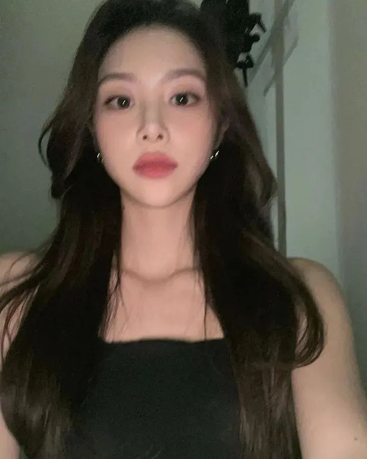[仙女集]曲线玲珑身姿，羡慕财阀又一天