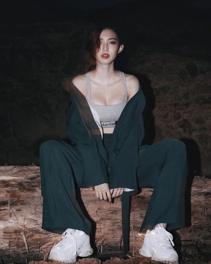 [仙女集]台妹倾国两相欢，常得君王带笑看
