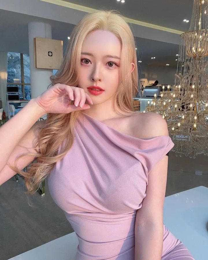 [仙女集]哪国美女，皮肤娇嫩，体态如此丰腴