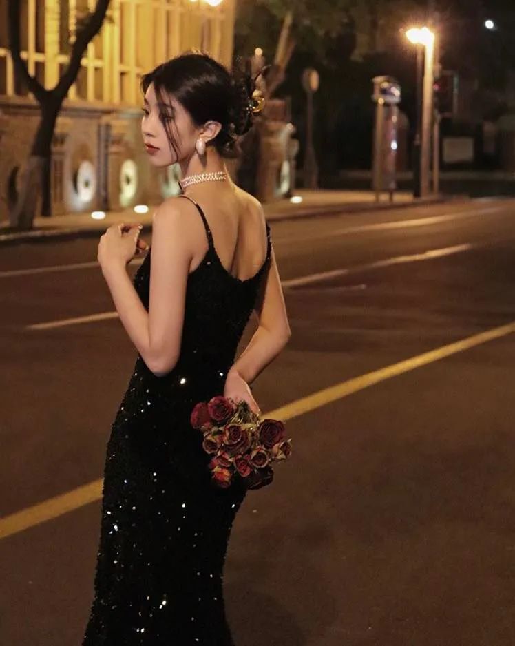 黑色礼服