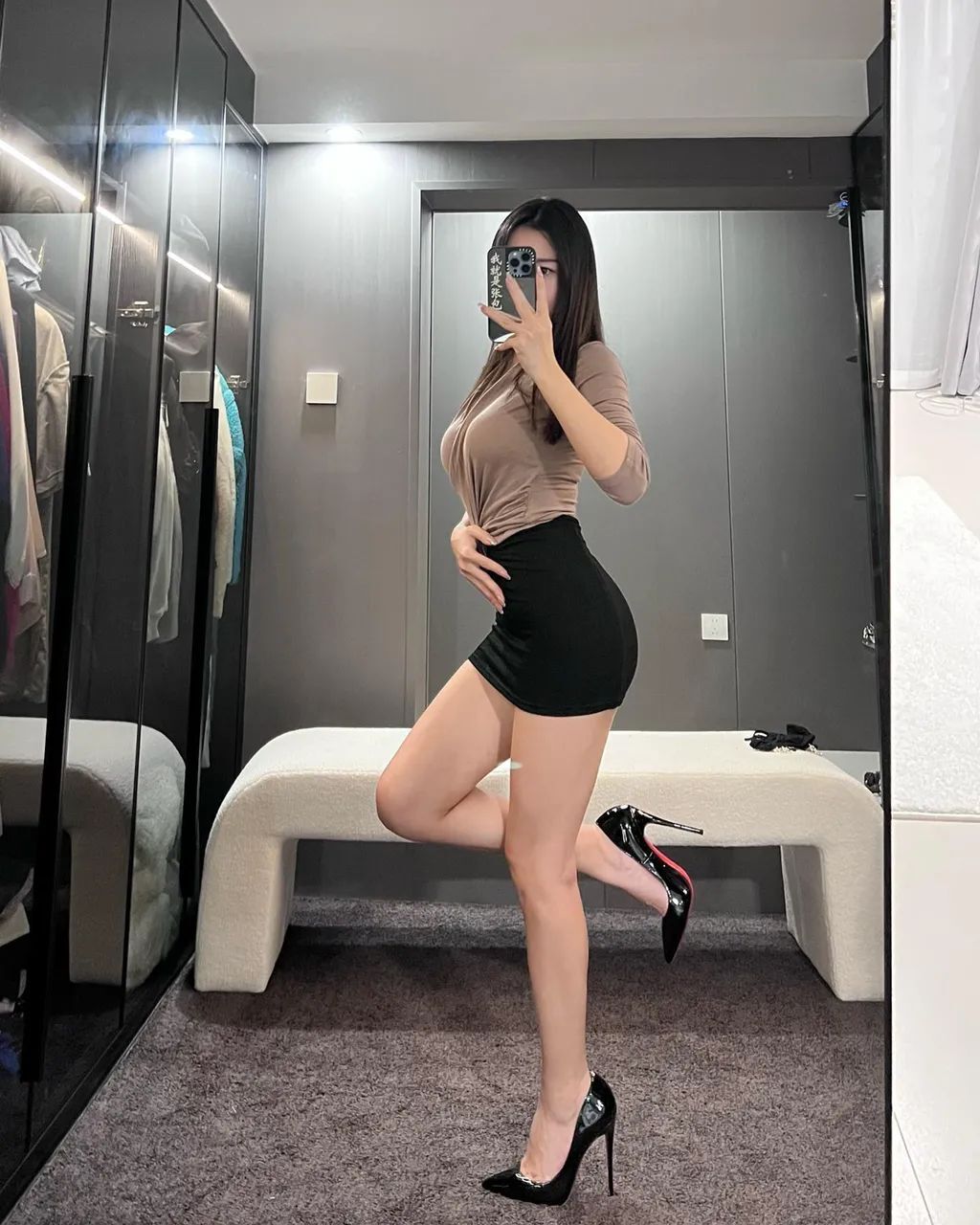 身材S的包臀美女