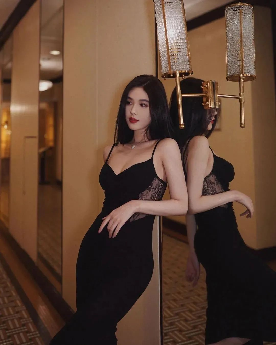 【美女壁纸】甜美御姐范网红女神来袭，夏日炎炎，有你最甜！