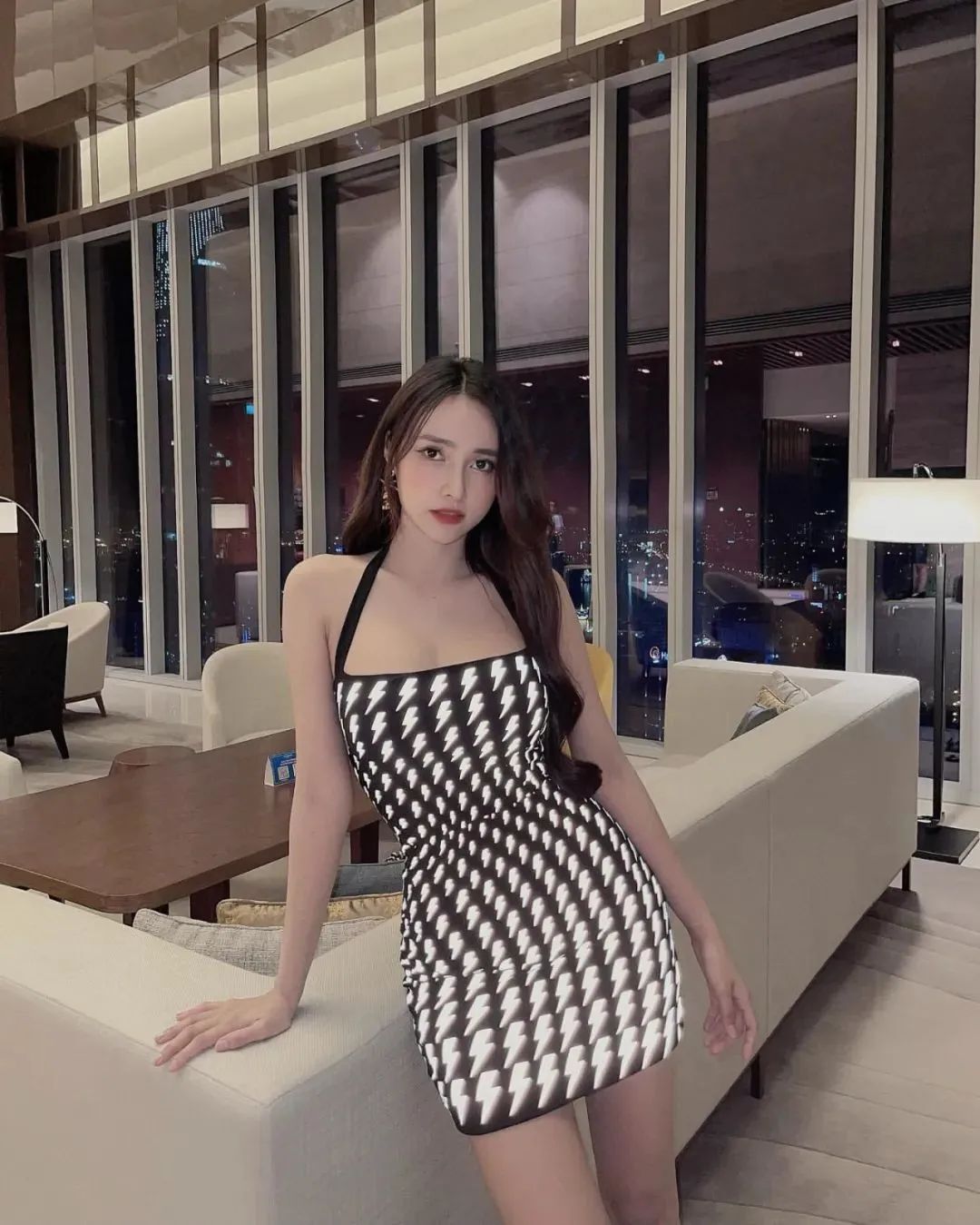 越南DJ Jenny，身材火辣的网红美女