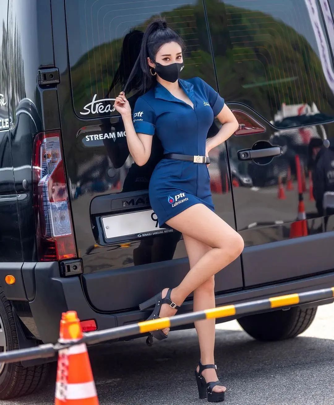 姜河斌，颜值与身材俱佳的韩国车模