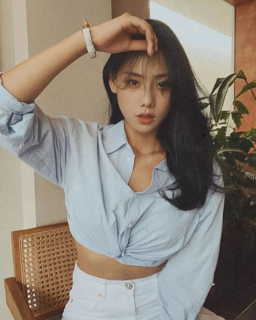 美女壁纸丨金雅珠，甜美又养眼的“韩国卡戴珊”