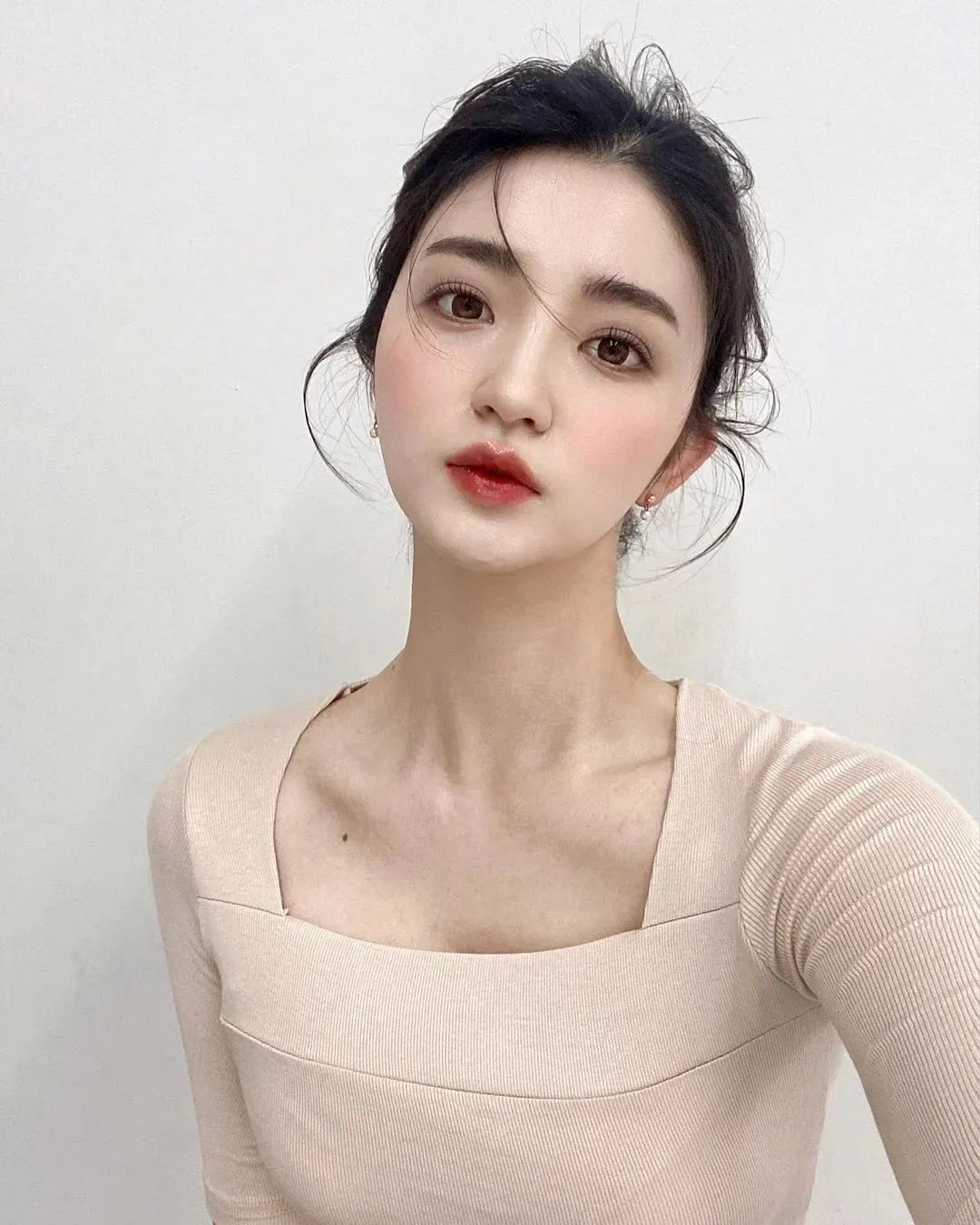 韩国空姐hanorikim，气质出众不输汤唯的网红美女