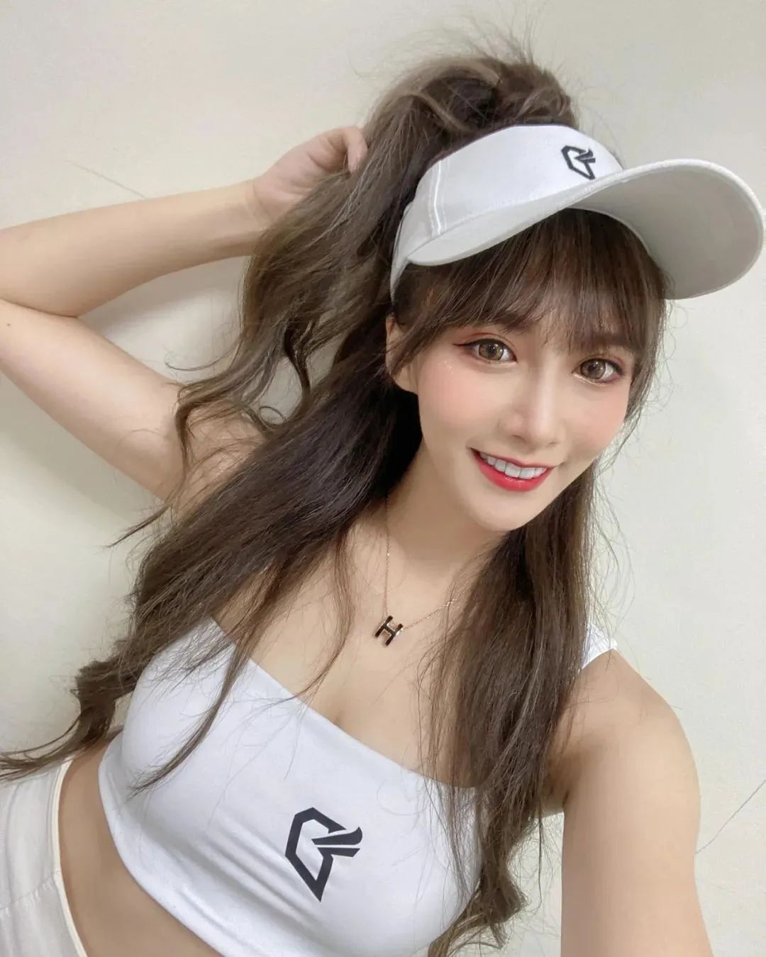 台湾网红王俪洁，甜美迷人的啦啦队女神