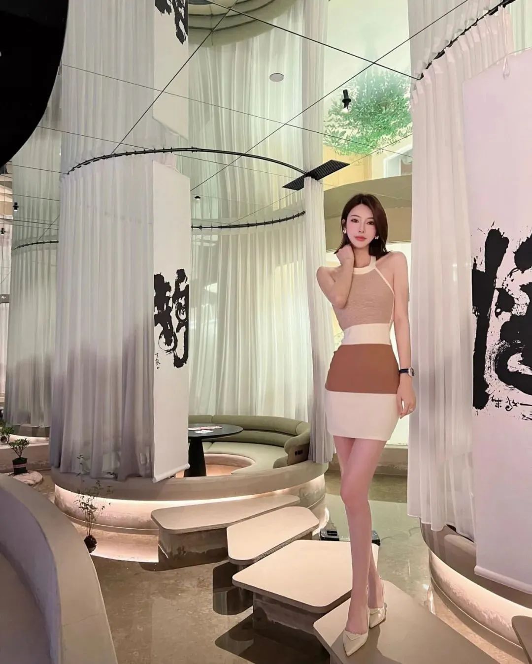孔天天，甜美又性感的气质女神