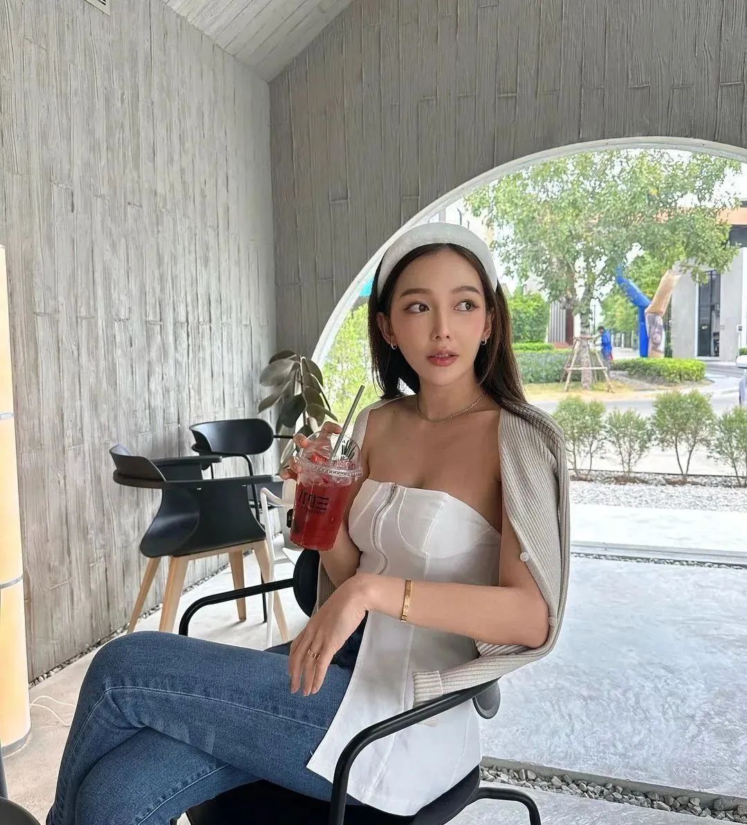 泰国网红rossarineye，辣度指数爆表的颜值女神