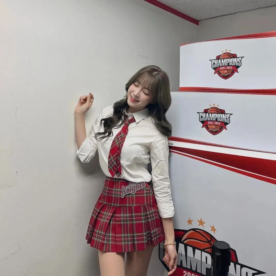 韩国网红安智贤，甜美可爱的啦啦队女神