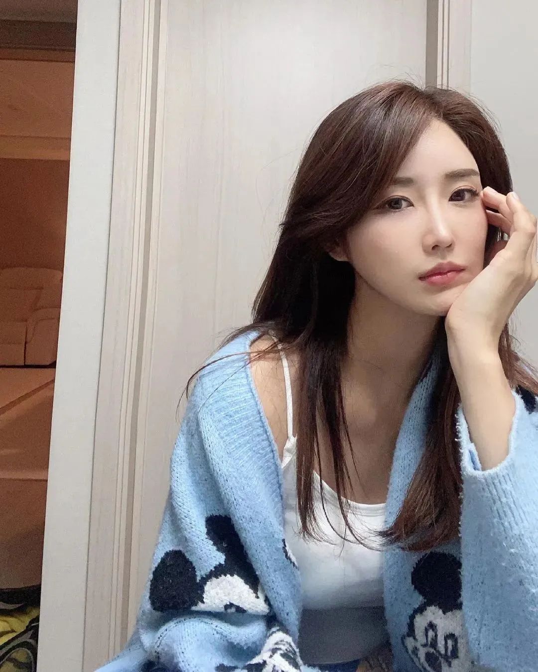 韩国最美车模柳多妍，至今单身未婚的她，32岁仍如少女
