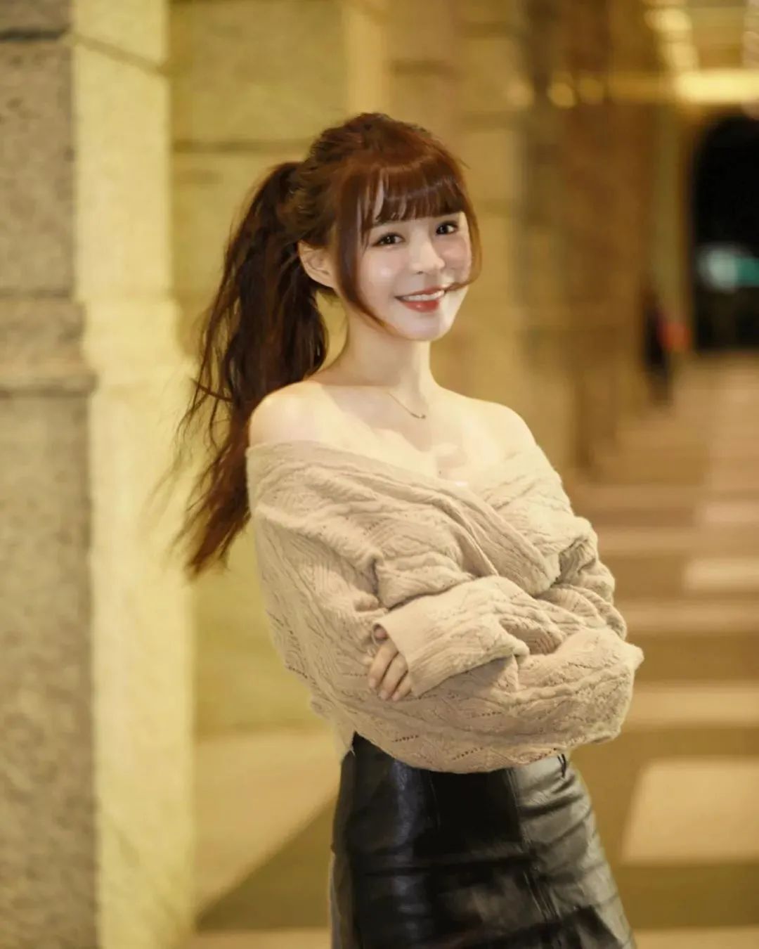 台湾网红吴婕安，拥有天使童颜的她，被网友称其为“呆萌女神”