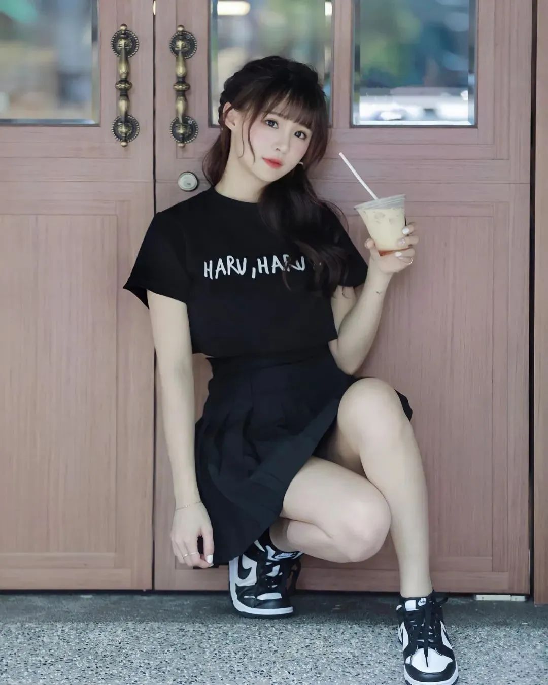 台湾网红吴婕安，拥有天使童颜的她，被网友称其为“呆萌女神”
