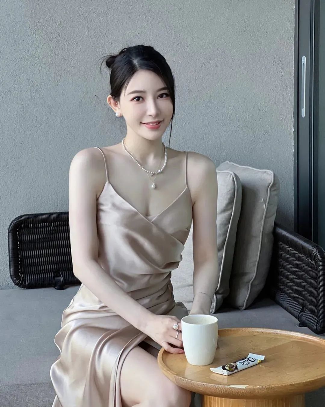 国产网红olivia，甜美迷人的她，是多少人心目中的完美型女友