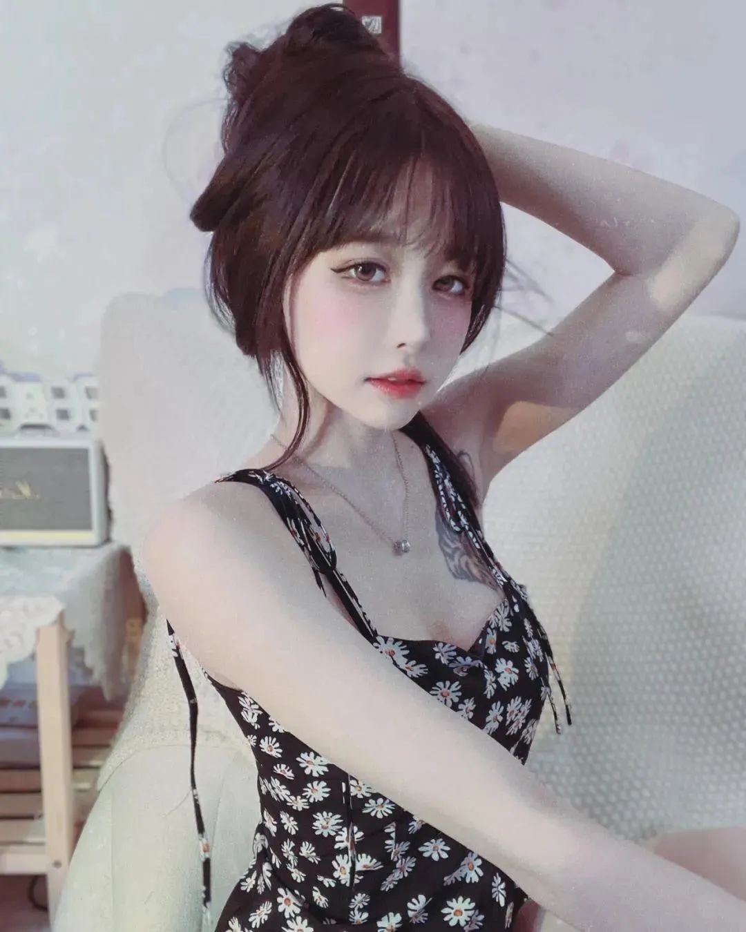 台湾网红王依渟，甜美迷人的气质女神