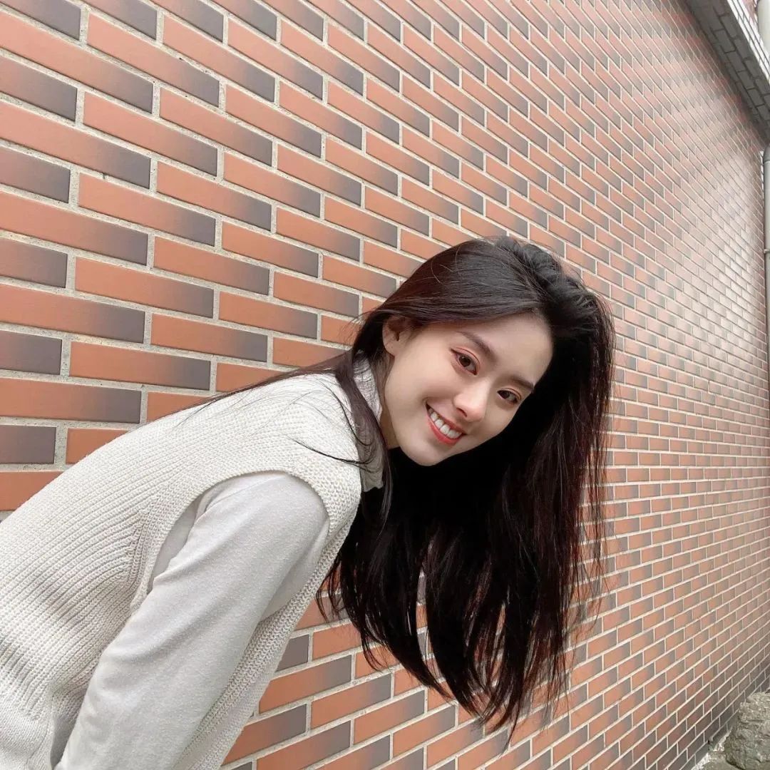 台湾网红邱偲琹，拥有精致氛围感的美少女