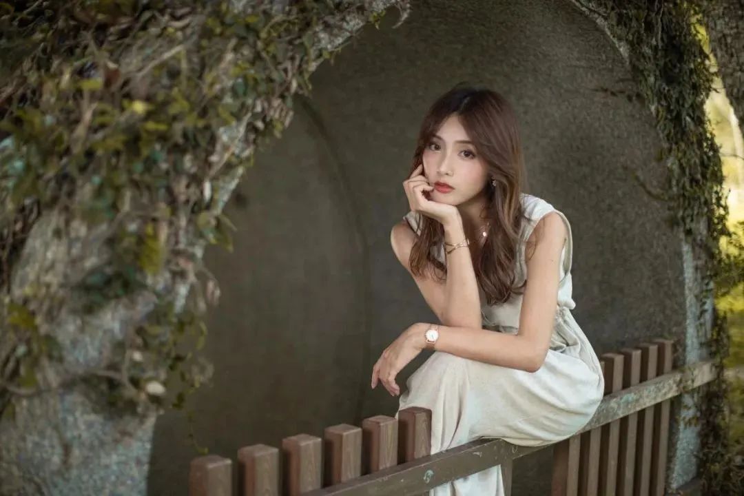 台湾网红君白，清纯可爱的啦啦队女神