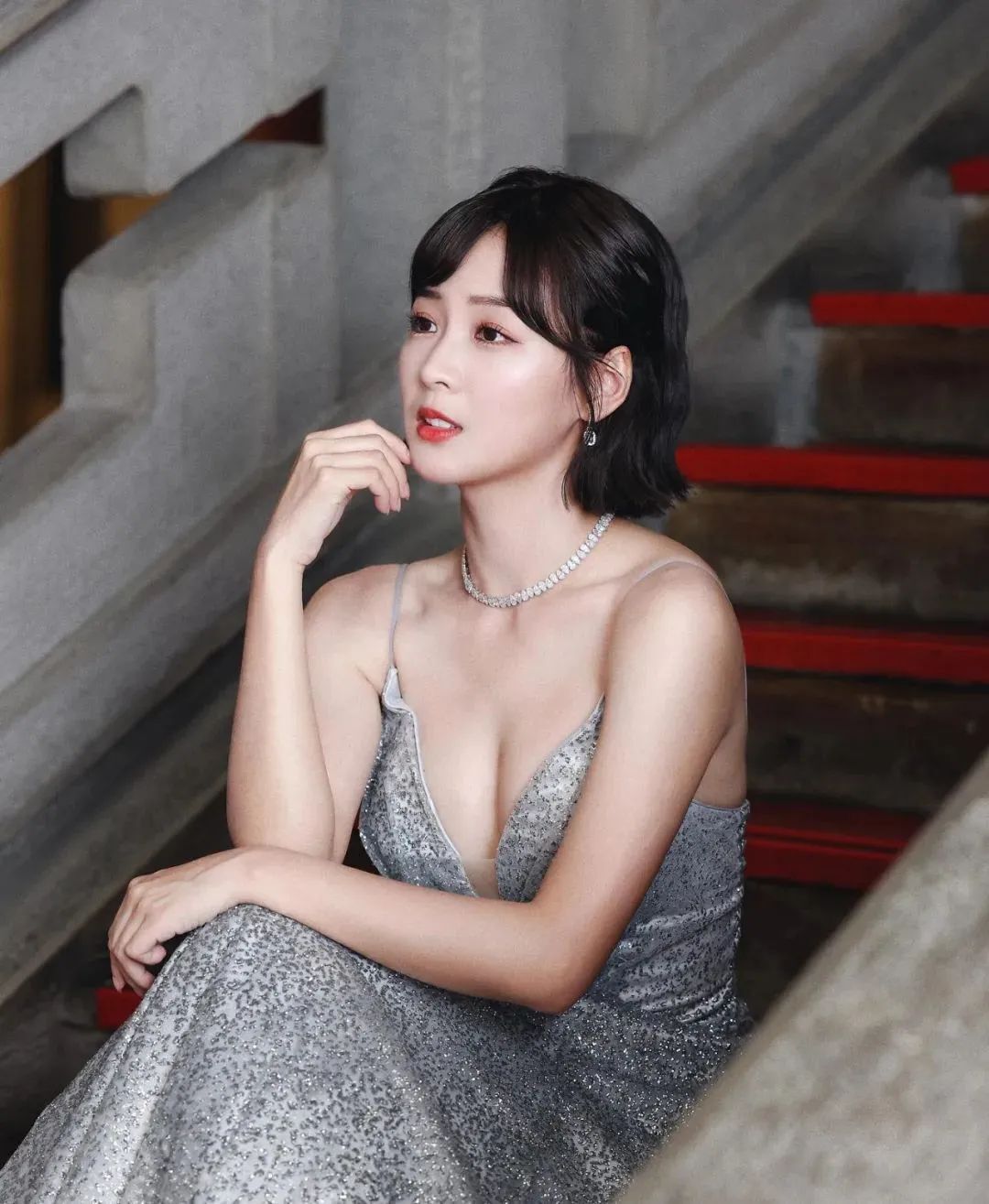 台湾网红篮靖玟，甜美又性感的啦啦队女神