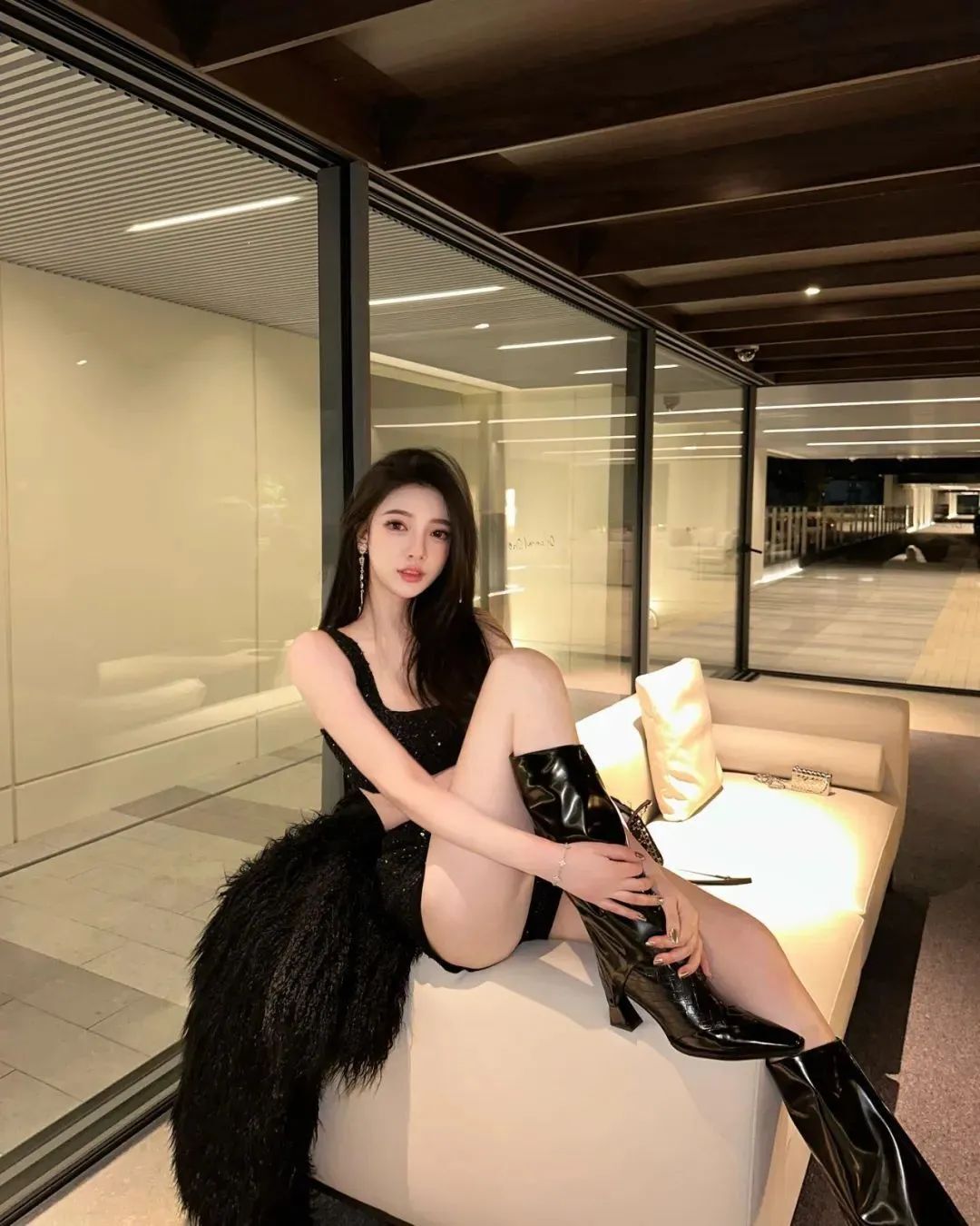 国产网红卢颖儿，甜美又性感的御姐范女神