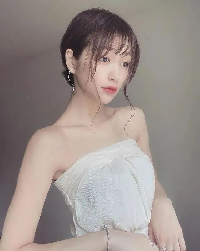 日本网红Minami，拥有“漫画身材”和仙女般容颜的气质女神