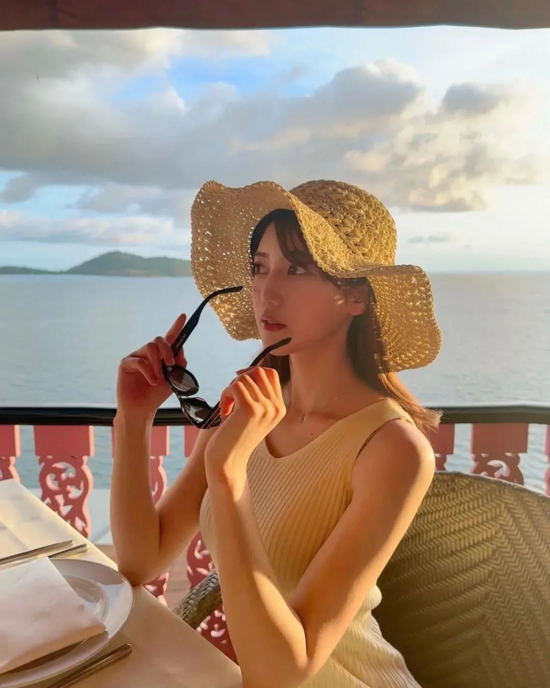 日本网红阿部夏树，拥有顶级梨型身材的绝美模特
