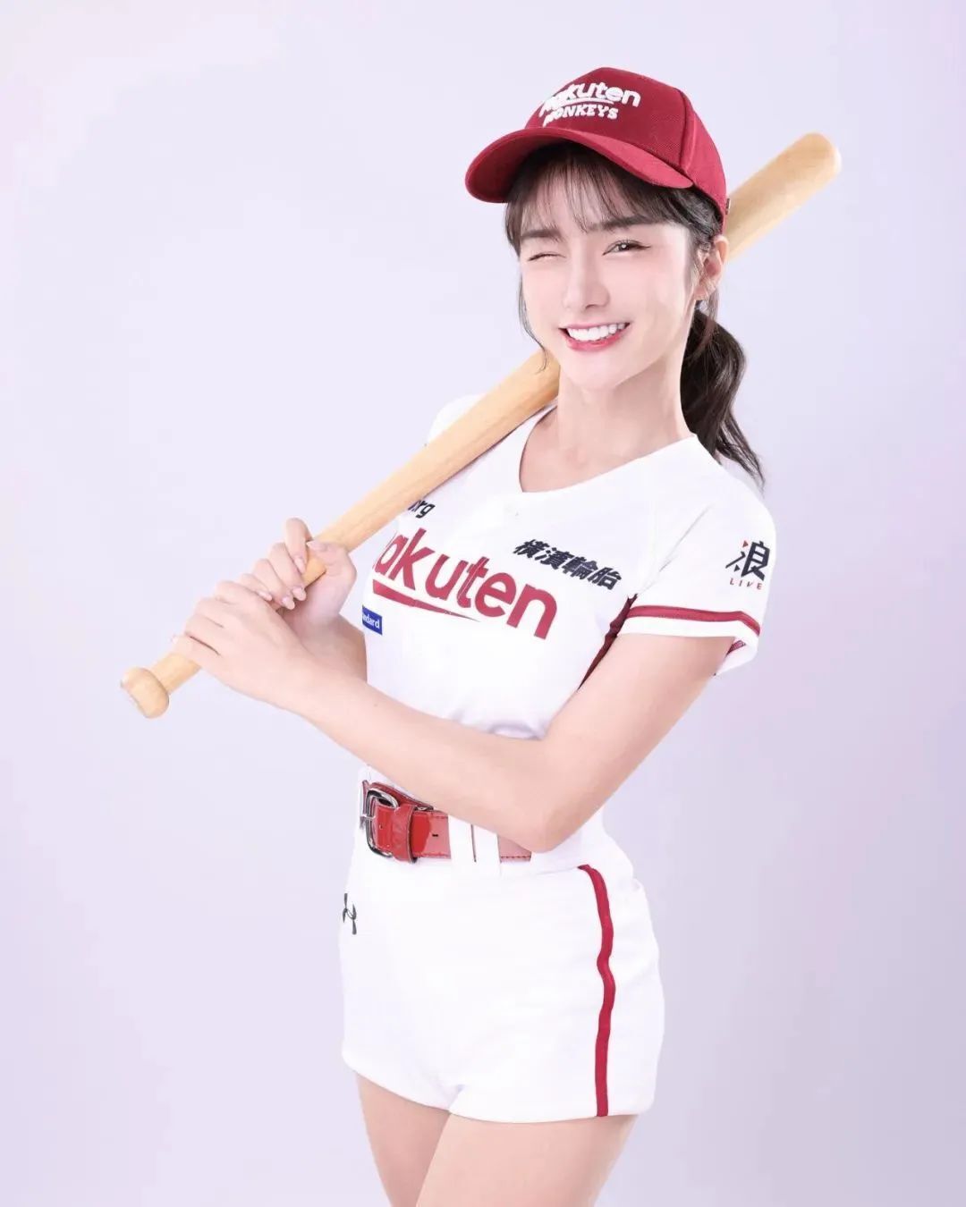 台湾网红美女林岱萦，甜美又性感的啦啦队女神