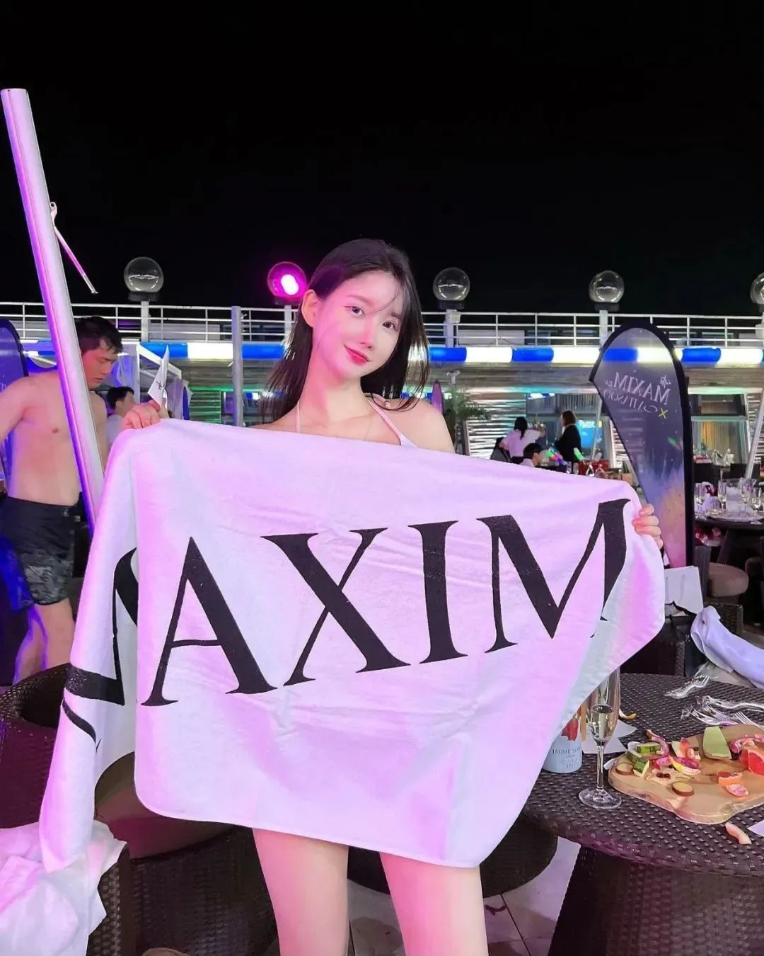 神似韩国女明星林允儿的网红美女Miu,被网友称其为顶级天花板的韩国DJ女神
