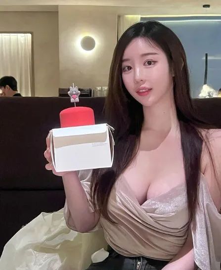 韩国顶级网红美女，身材杠杠的