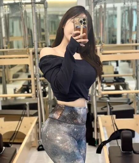 韩国顶级网红美女，甜美又性感的瑜伽女神