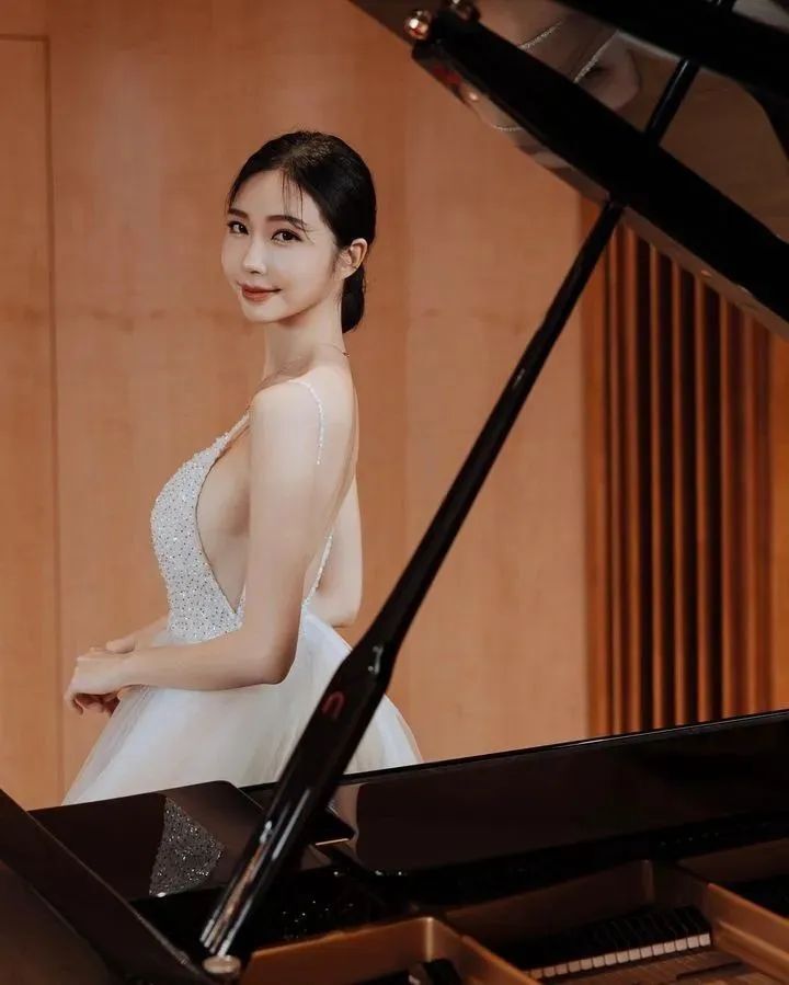 台湾网红 | 黄上晏，甜美又性感的音乐女神