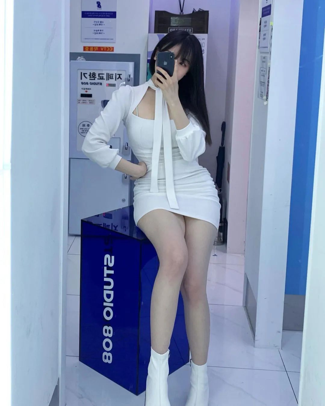 前凸后翘，完全顶不住