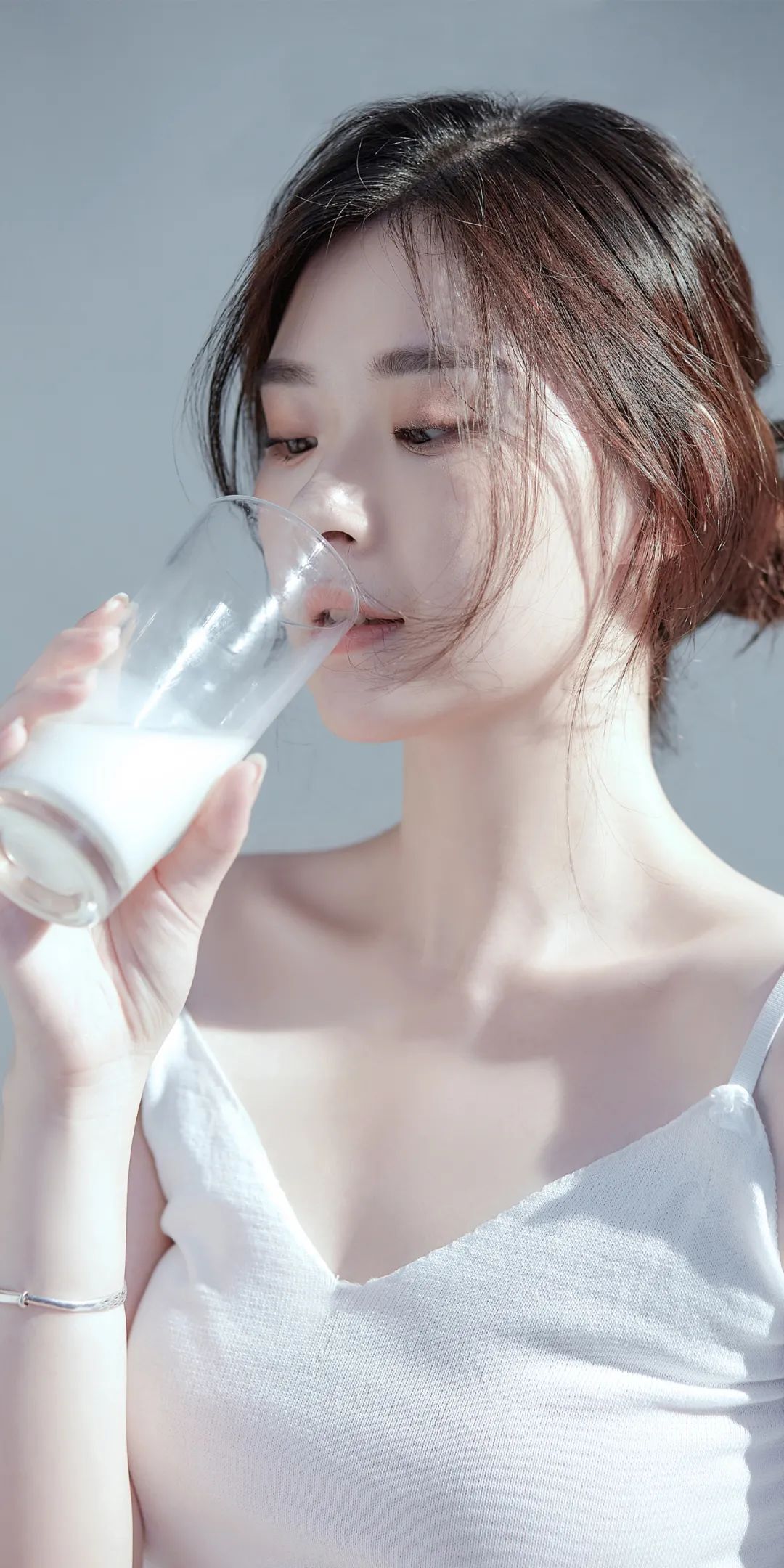 美女诱惑图片|美女趴床上照片,床上性感写真,女生全身照片可爱