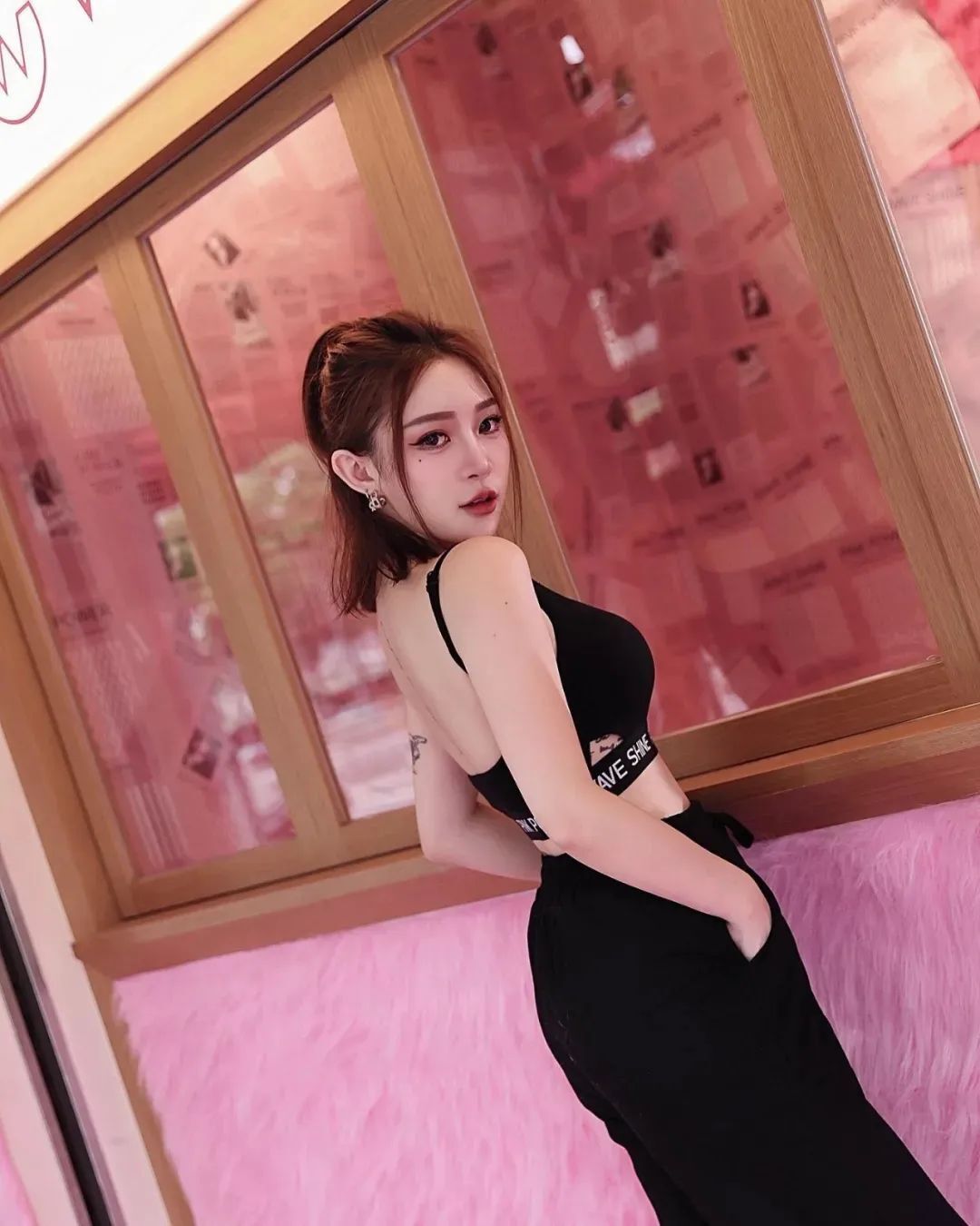 台湾网红 | 咪啦，甜美又性感的顶级美女模特