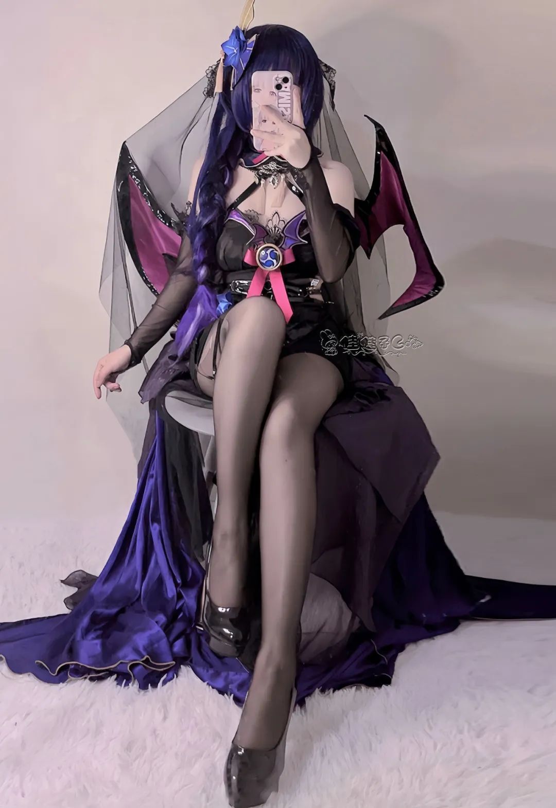 原神cos合集：花嫁神子太美了，勾勒柔软腰线与大长腿的迷人弧线！