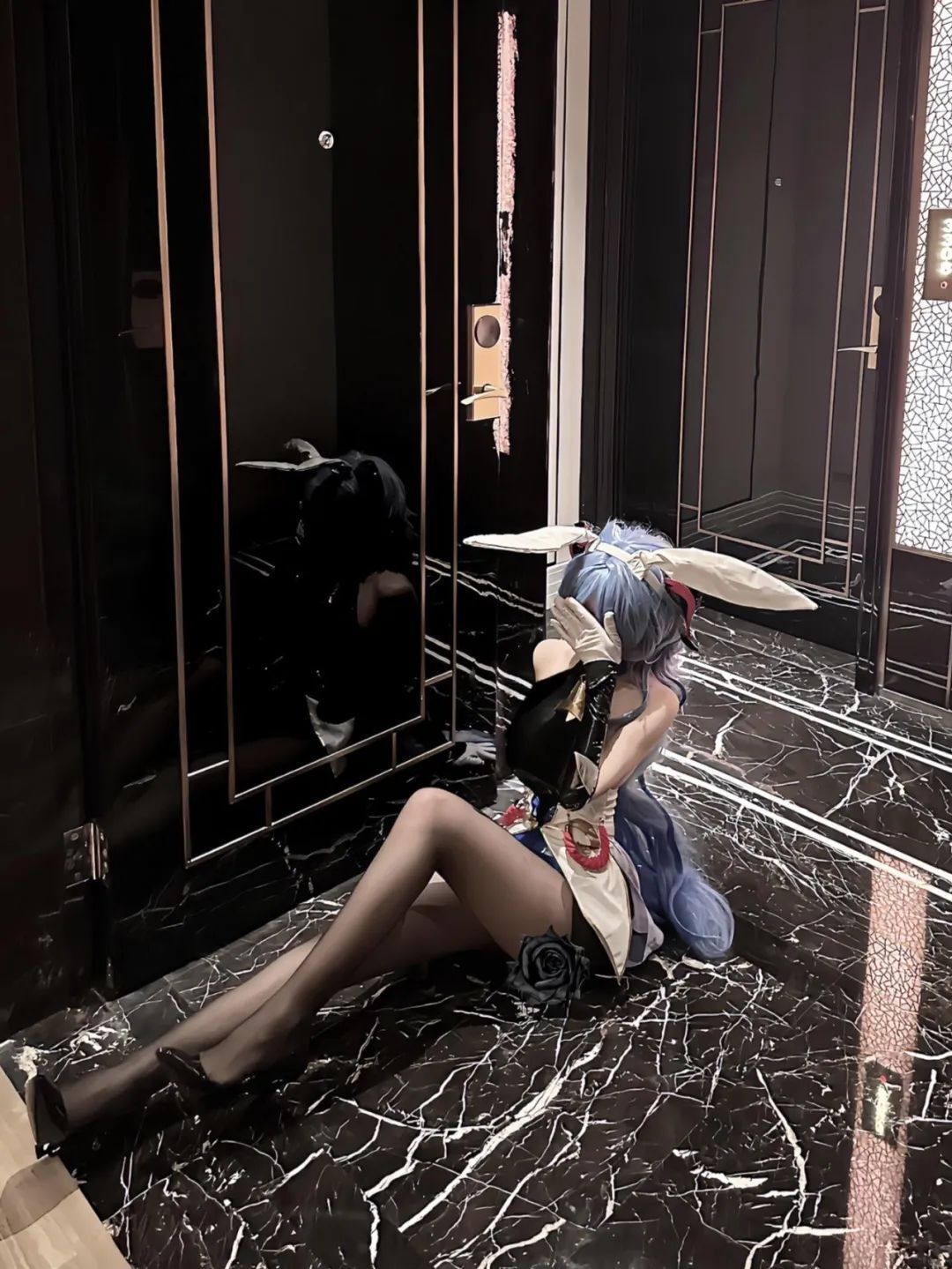 原神cos：皮鞭+制服，OL雷神果然御！丽莎巫女装，兔女郎甘雨涩气拉满！