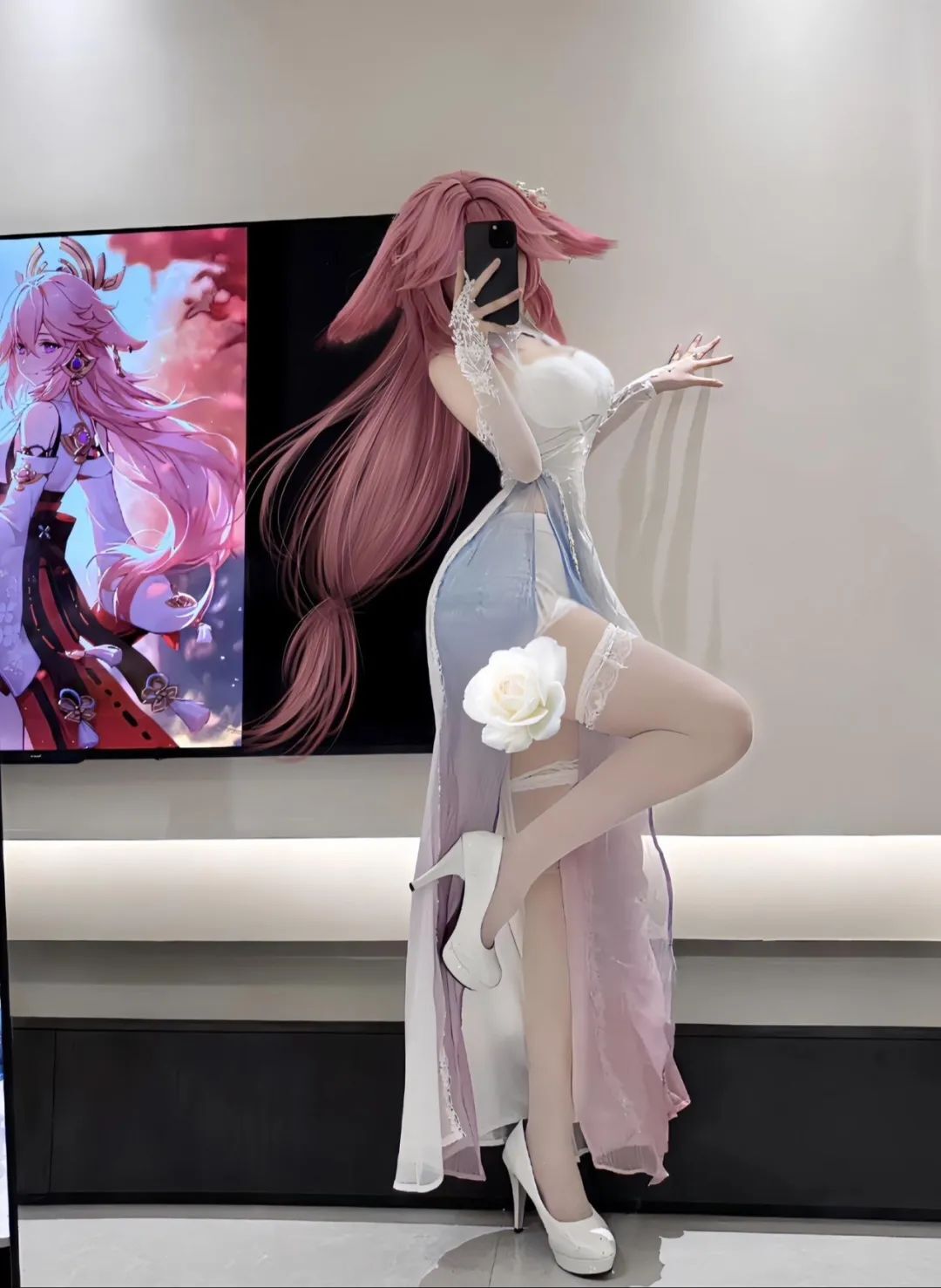 原神cos：泳装+裸足，双马尾妮露太美了！光腿申鹤，黑丝女仆装芙芙可爱爆了！