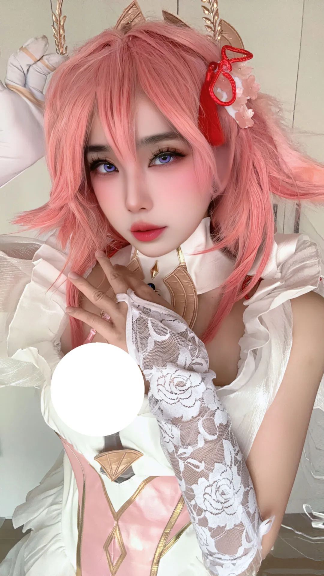 原神cos：八重神子穿婚纱真是美爆了！水中申鹤，邪魅雷神，七七终于长大了！