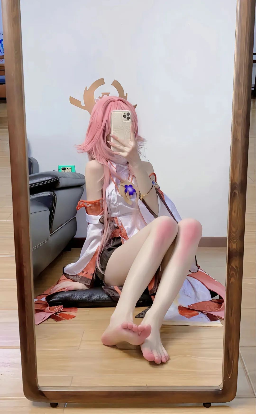 原神cos：裸足妮露让人狂喜！居家服雷神太顶了！八重神子手拿AK47！