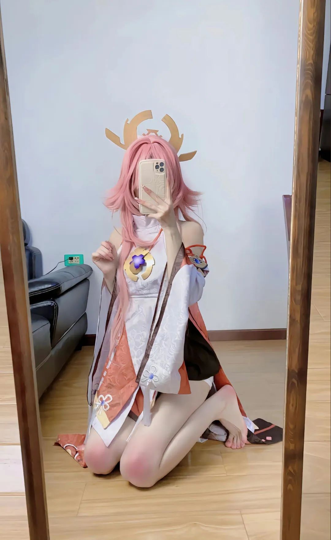 原神cos：裸足妮露让人狂喜！居家服雷神太顶了！八重神子手拿AK47！