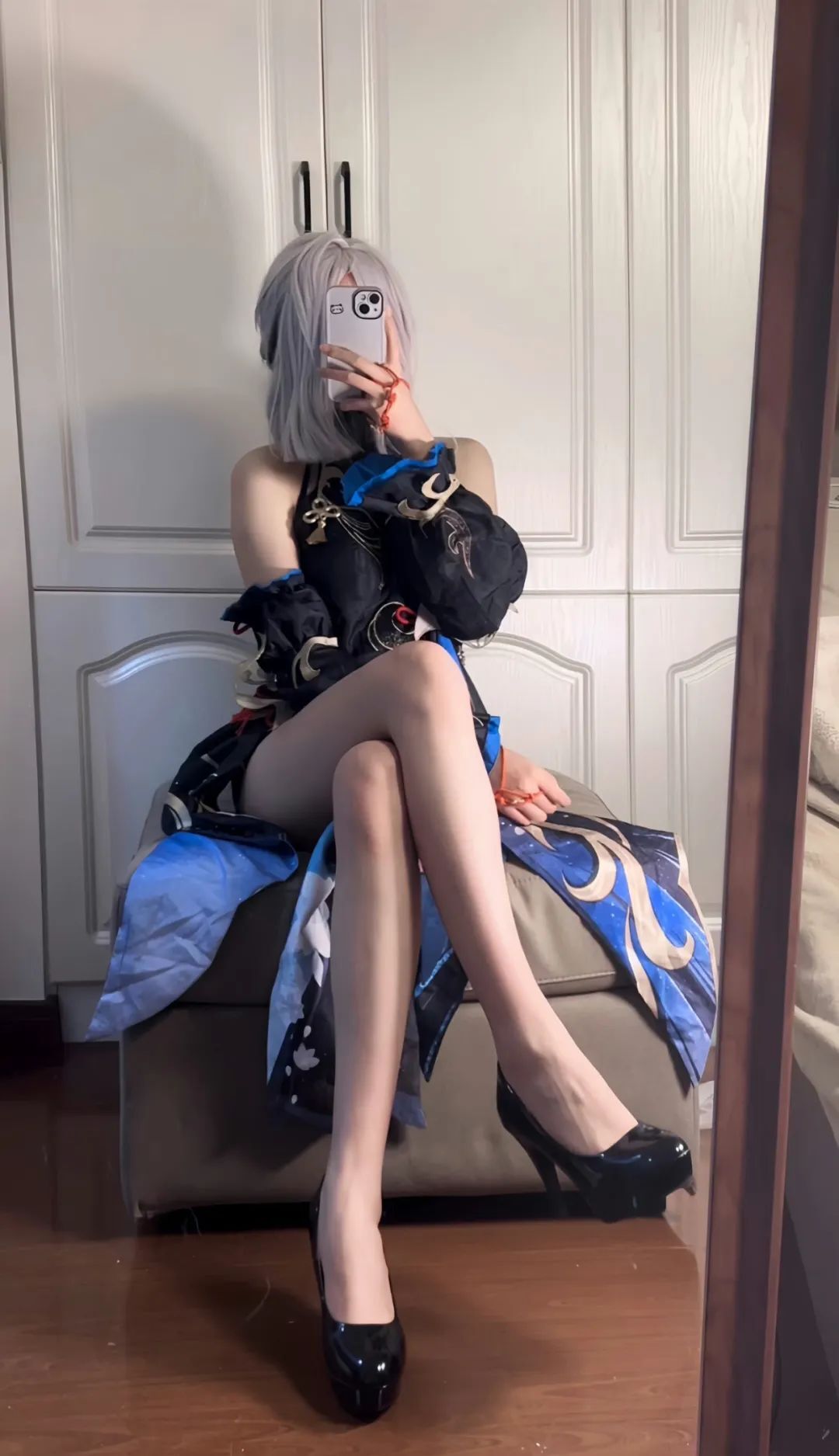原神cos：泳装草神，护士装刻晴，婚纱神子，包臀裙申鹤，制服雷神让玩家狂喜！