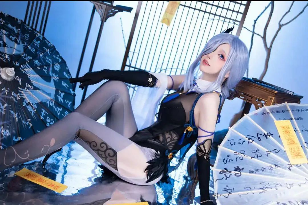 原神cos：白丝+短裤，OL制服雷神太顶了！护士装刻晴，泳装神子美爆了！