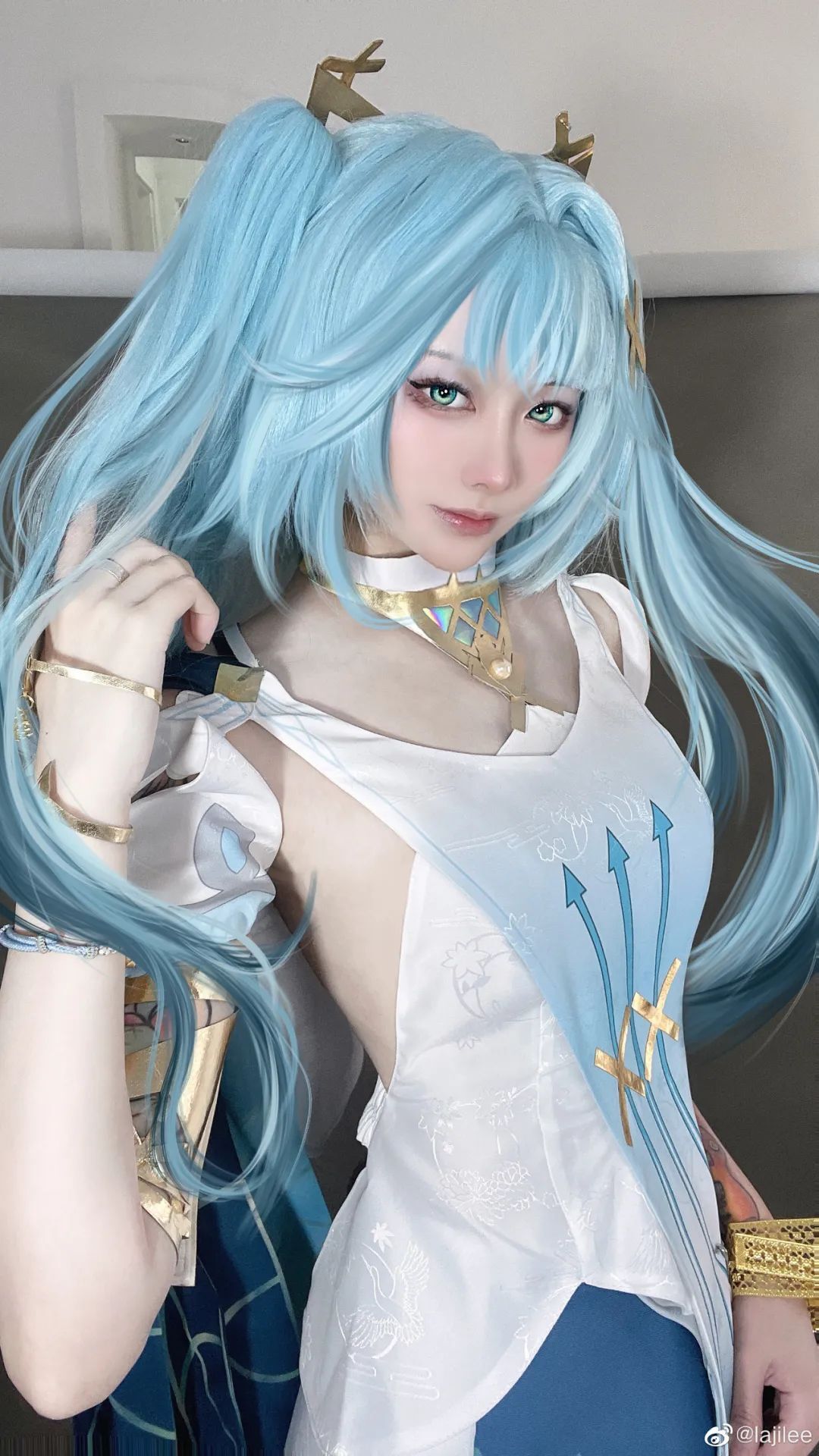 原神cos：白丝+修女服，甘雨涩气拉满！女仆雷神让玩家狂喜！赛车服申鹤太顶了！