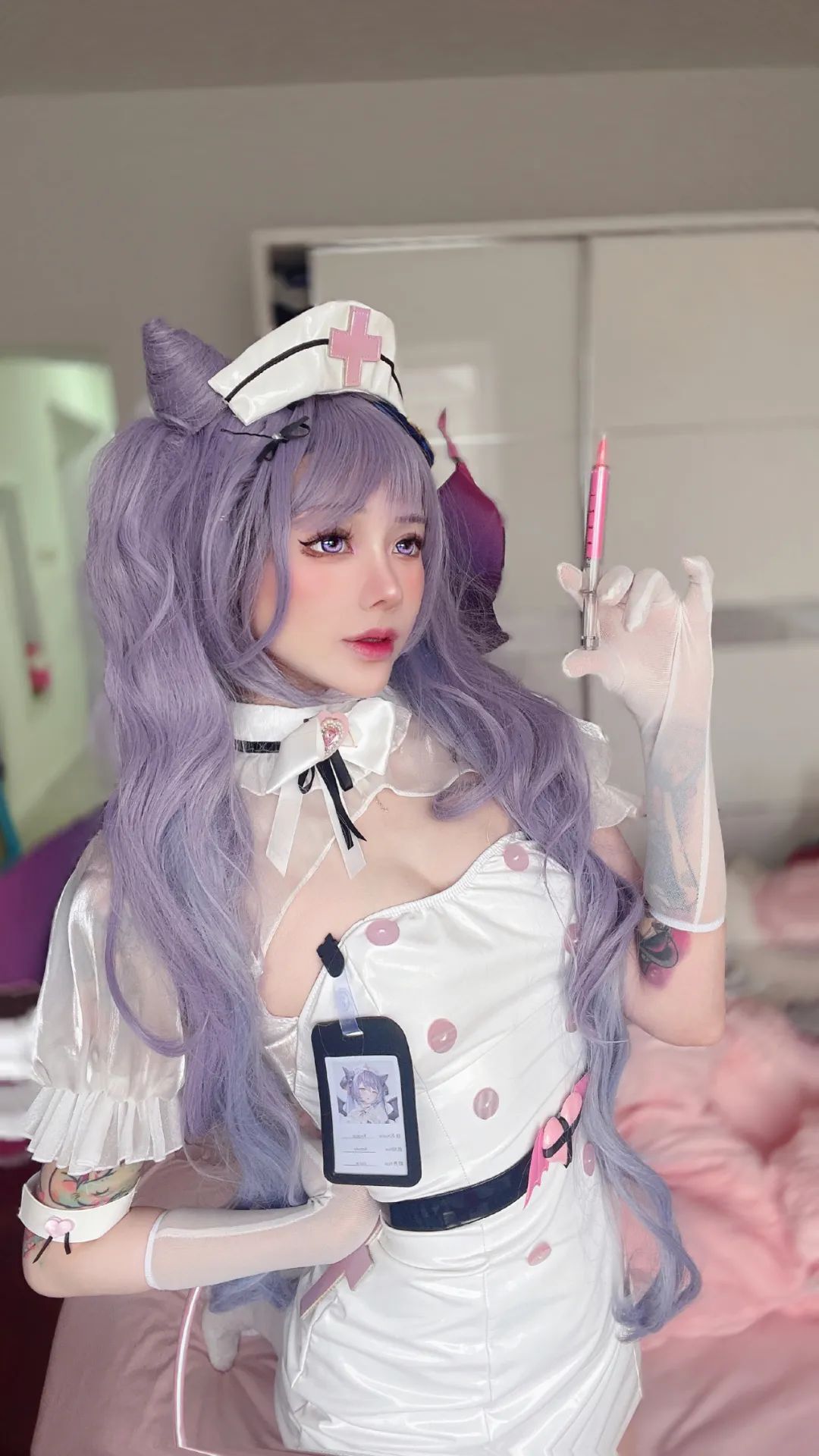 原神cos：白丝+修女服，甘雨涩气拉满！女仆雷神让玩家狂喜！赛车服申鹤太顶了！