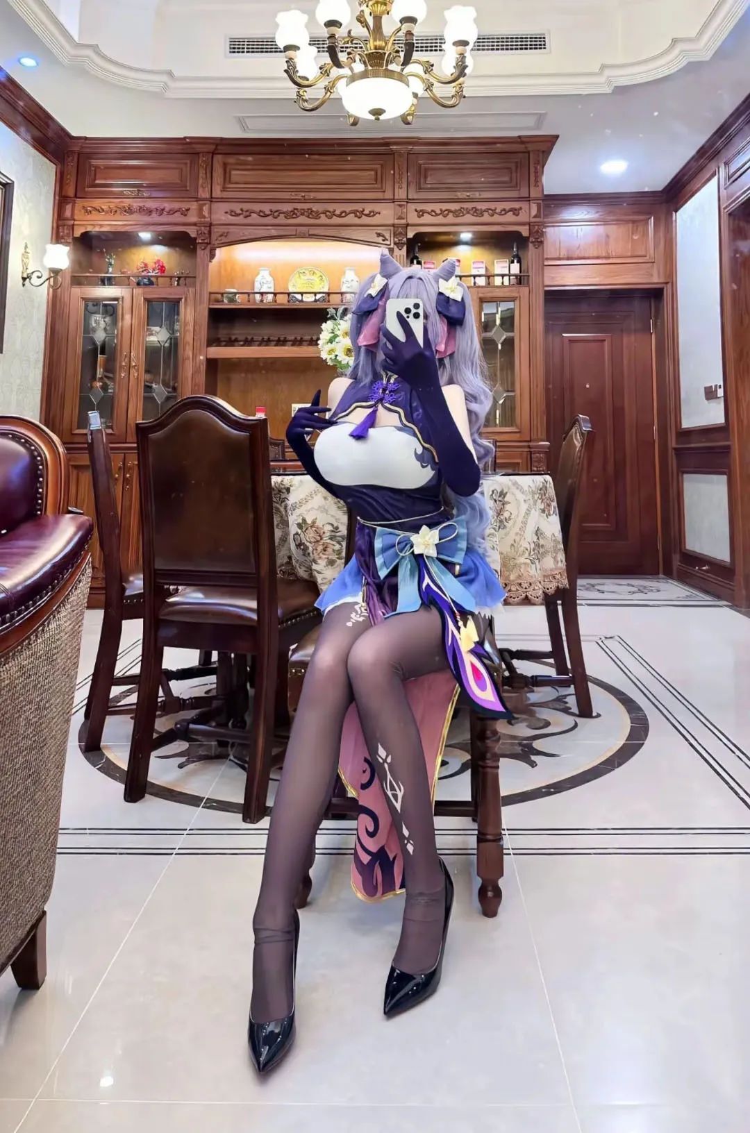 原神cos：黑丝+皮裤，兔女郎甘雨太美了！赛车服申鹤，草神泳装，旗袍莫娜，看到就不能错过！