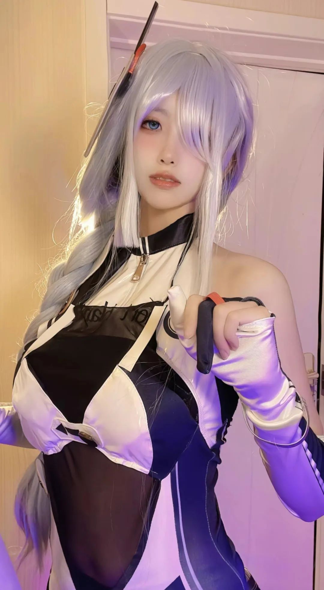 原神cos：短裤+制服，特工优菈太顶了！白丝婚纱申鹤，女仆甘雨，女仆雷神让人狂喜！