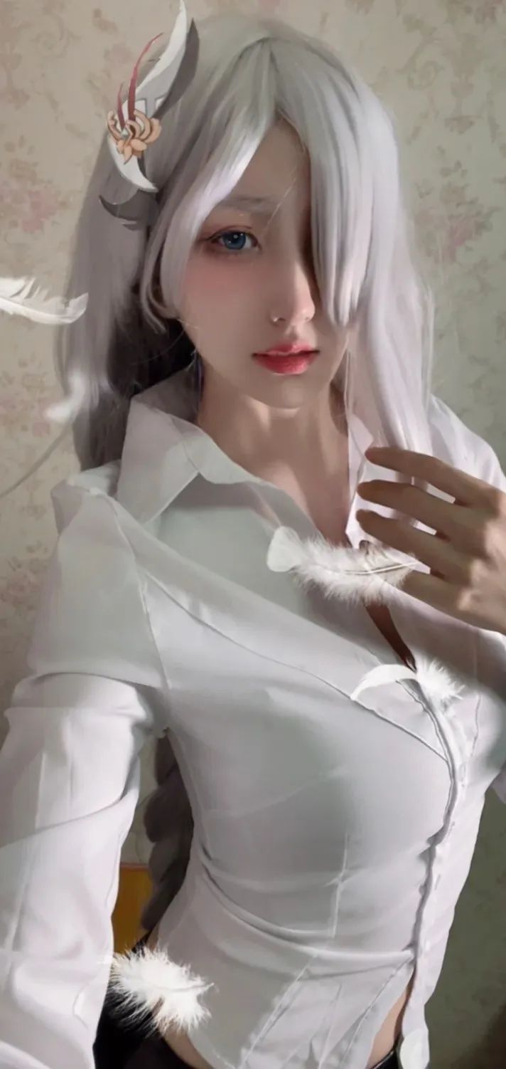 原神cos：申鹤泳装颜值太美了！制服皮裤也不错！雷神女仆装让人狂喜！夜兰姿势超赞！